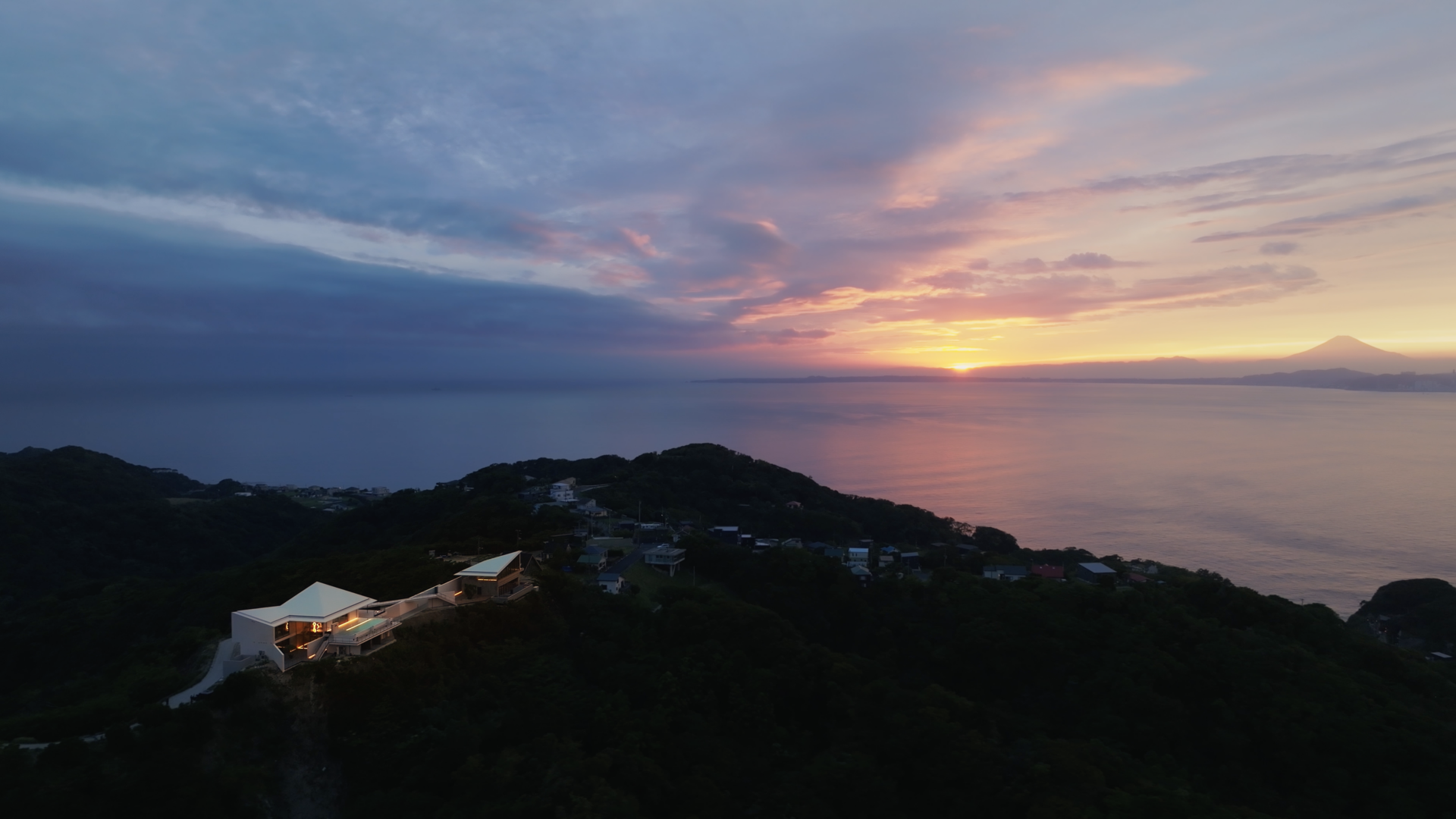 リトリート建築；富津富士見ヶ丘・「天空のVilla」∞アンフィニ（TECTURE AWARD’25 SPONSOR PRIZE “GROHE JAPAN”）